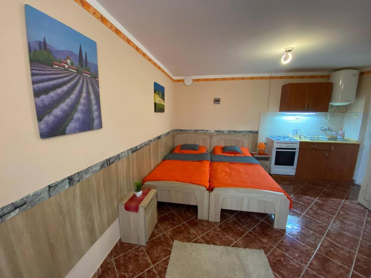 Hajnal Apartman Hajduszoboszlo Exterior foto