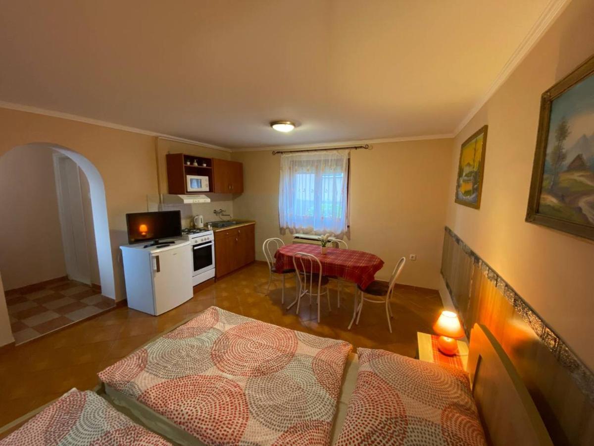Hajnal Apartman Hajduszoboszlo Exterior foto