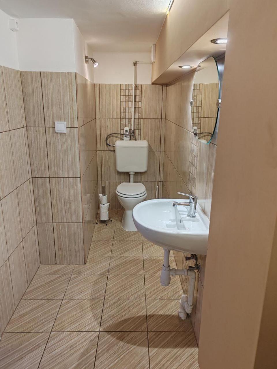 Hajnal Apartman Hajduszoboszlo Exterior foto