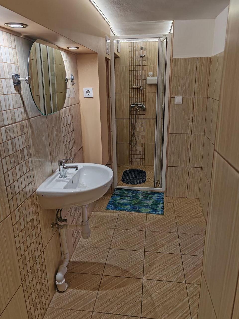 Hajnal Apartman Hajduszoboszlo Exterior foto