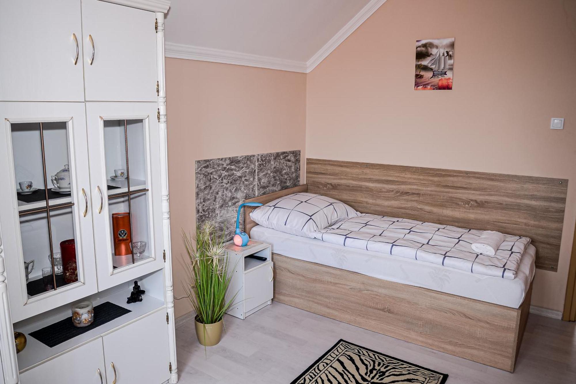 Hajnal Apartman Hajduszoboszlo Exterior foto