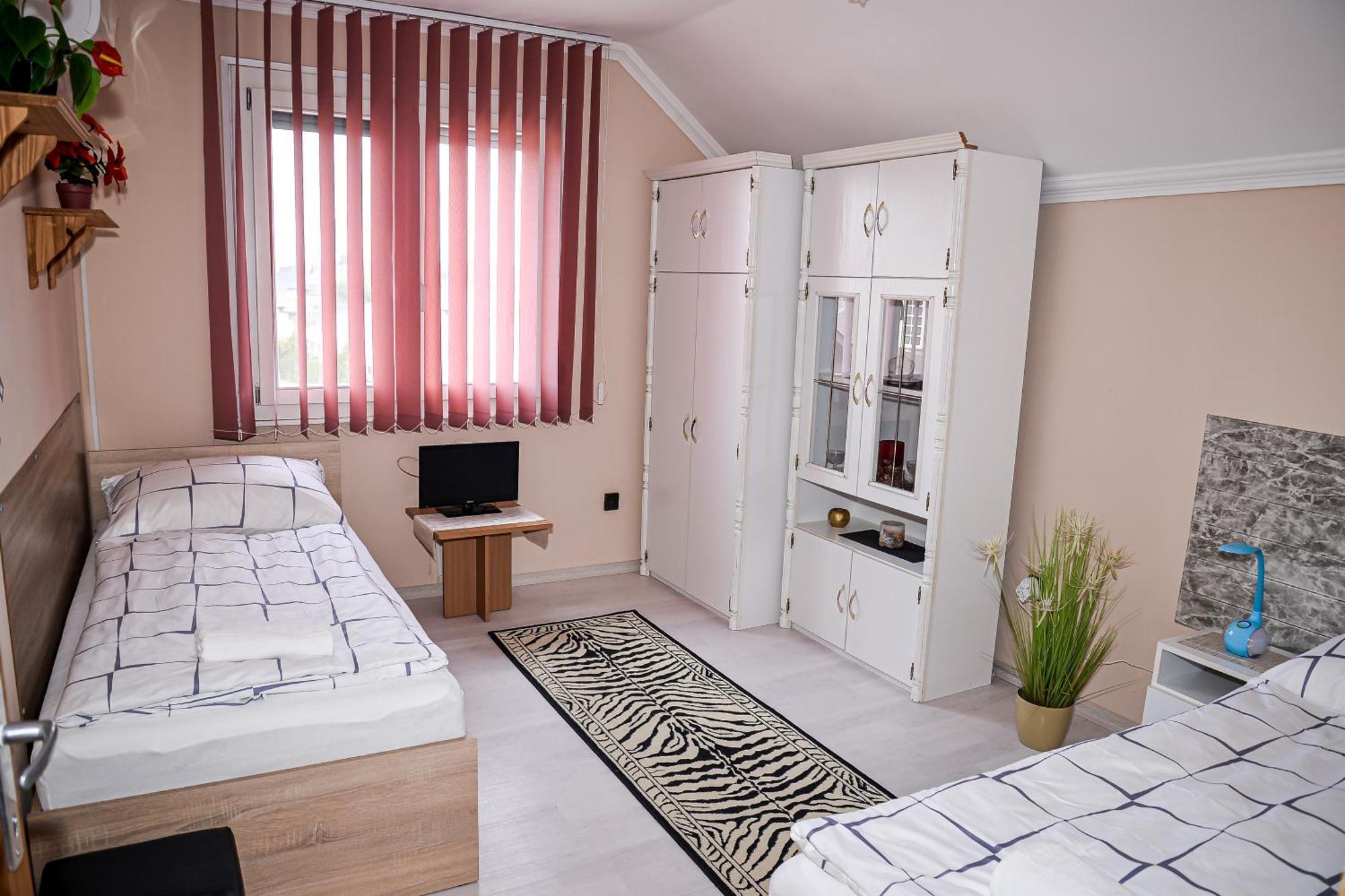 Hajnal Apartman Hajduszoboszlo Exterior foto