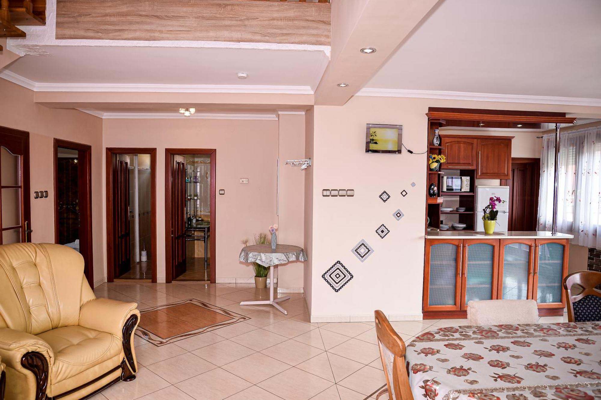 Hajnal Apartman Hajduszoboszlo Exterior foto